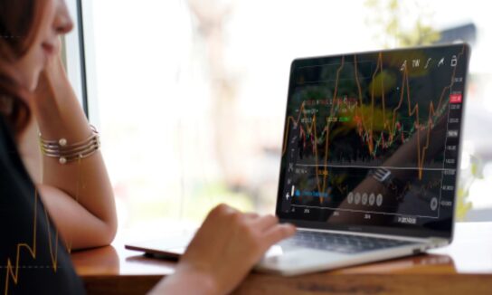Woman reading data visualisation on a laptop screen